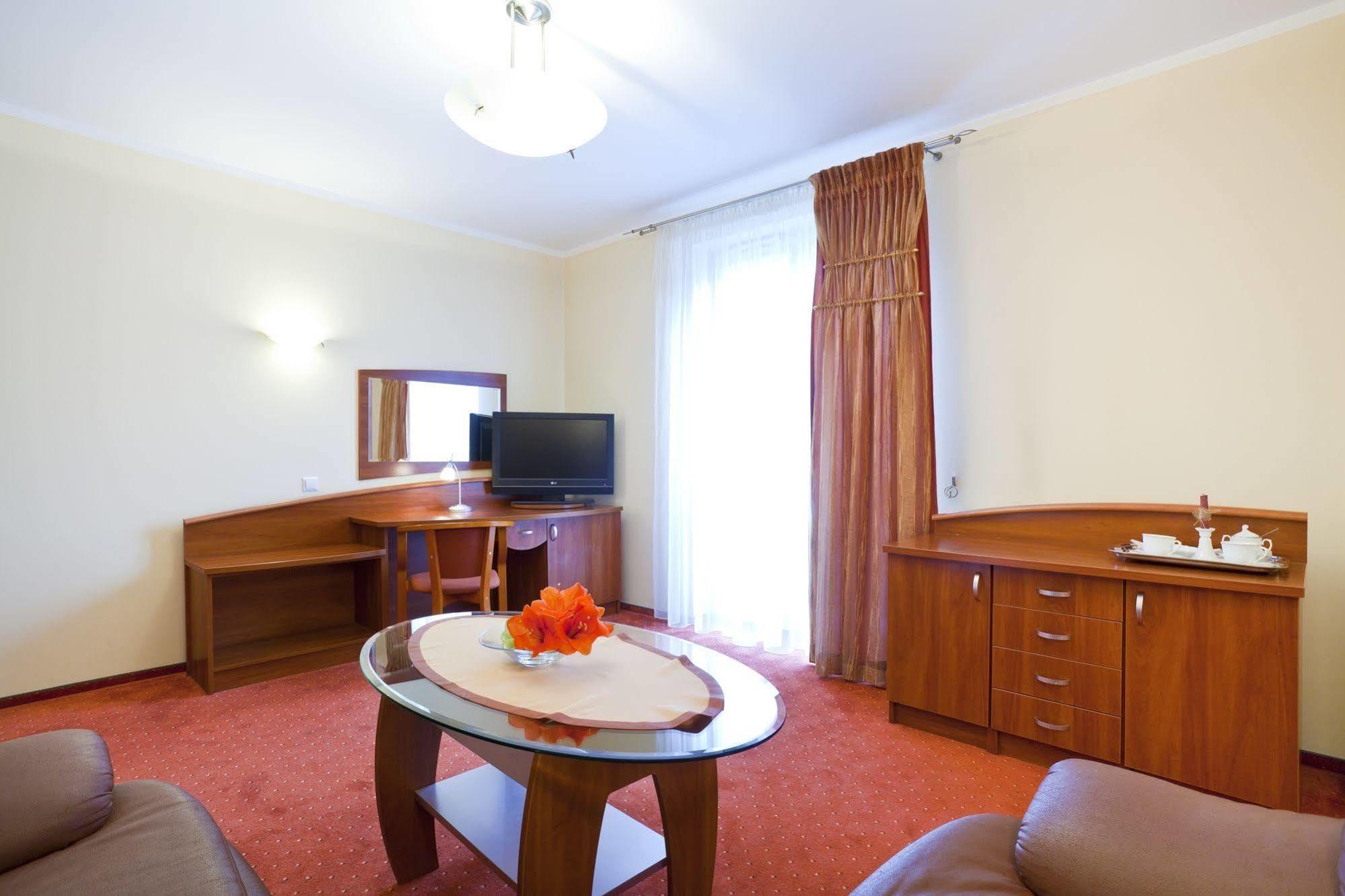 Best Western Plus Hotel Rzeszow City Center Exterior photo