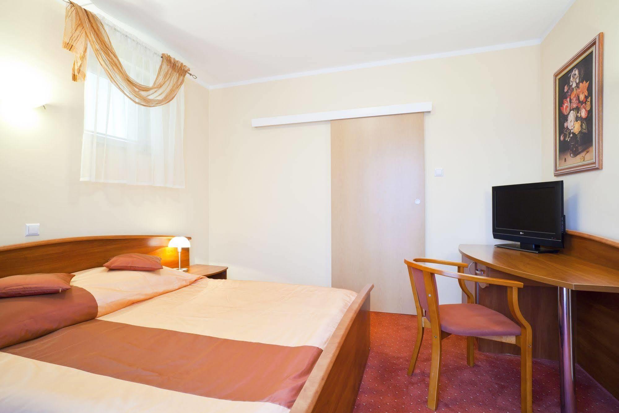 Best Western Plus Hotel Rzeszow City Center Exterior photo